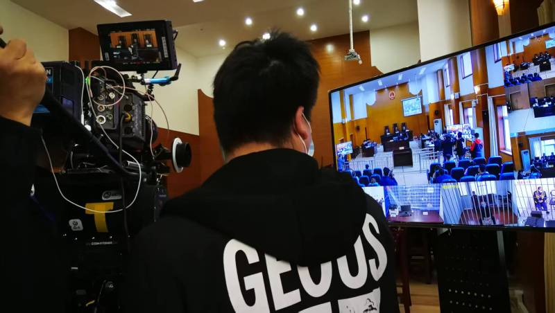 AI生成VS人工创意——马龙县广告片拍摄公司的技术浪漫主义实践